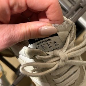 Size 8.5 women’s Axel Arigato sneakers!